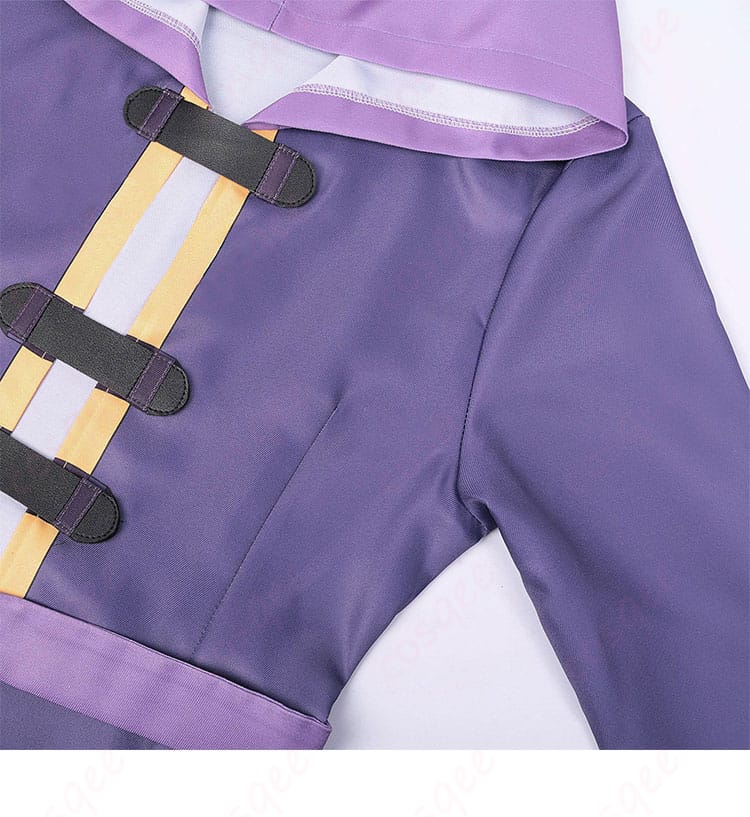 衣袖の装飾の詳細画像。ウィズのコスプレ衣装に施された袖のデザインと装飾が目を引く。