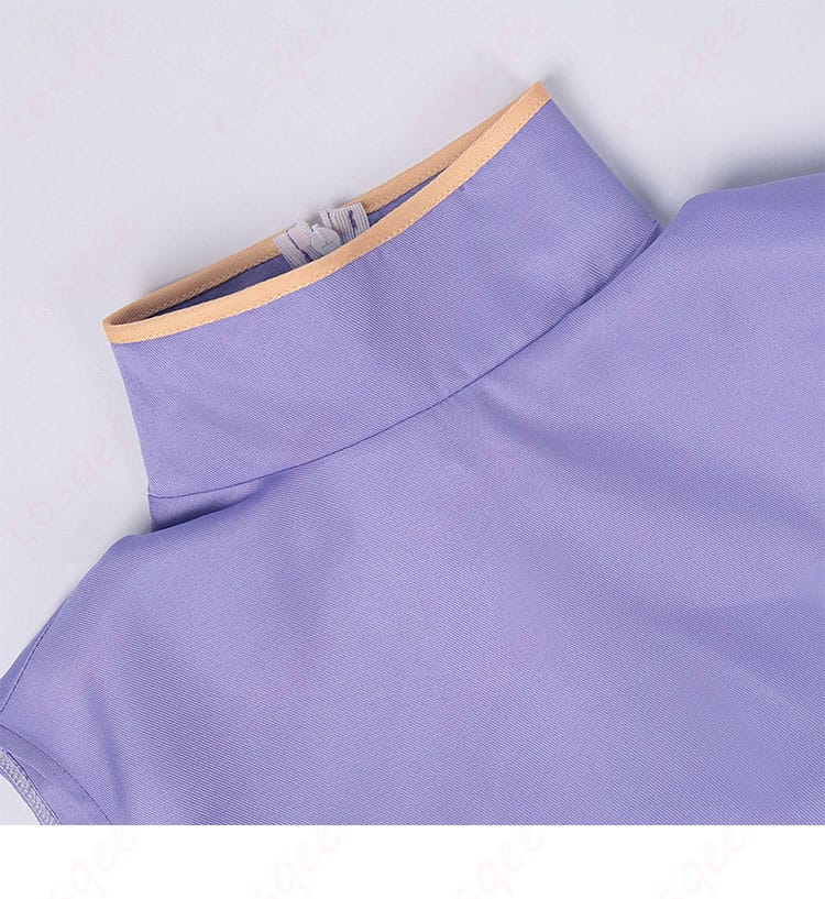 襟元の装飾詳細。ウィズのコスプレ衣装の襟の繊細な装飾やデザインがよくわかる。