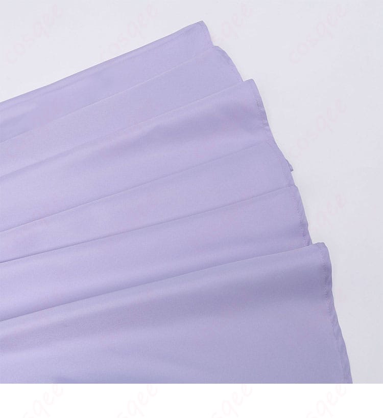 スカートの裾部分の装飾詳細。ウィズのコスプレ衣装のスカート裾の美しい仕上げが確認できる。