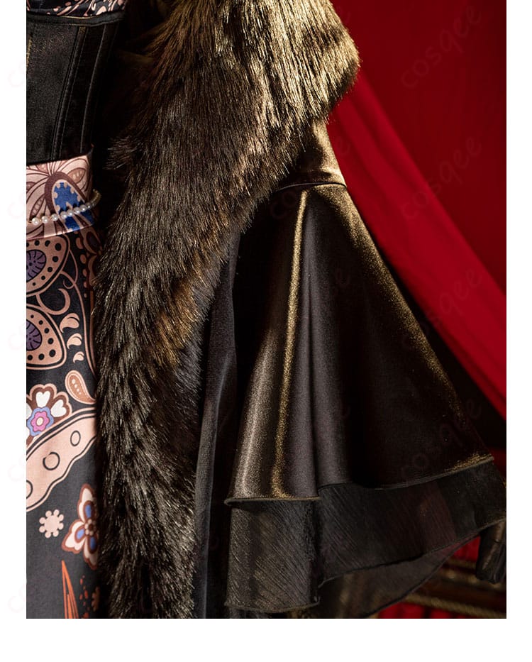 肩部分の豪華な装飾とディテール