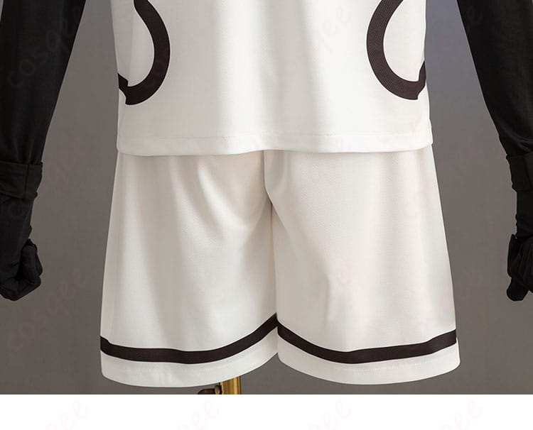 パンツ背面装飾の細部。パンツの後ろ部分のディテールと装飾。