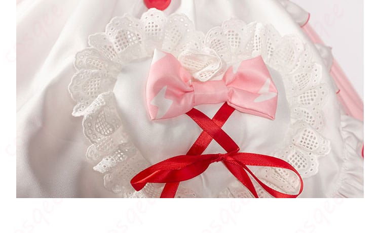 ゴールデングロー コスプレ衣装のスカートに付いたハート型蝶結び装飾の詳細。キャラクターらしい可愛らしいアクセント。