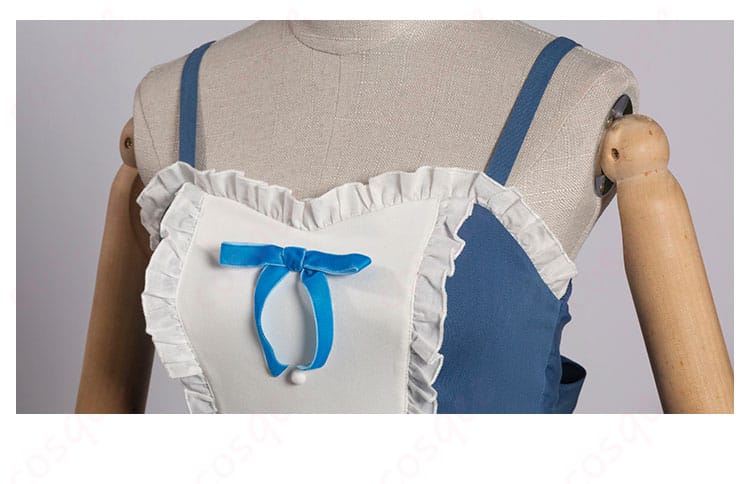 小鳥遊六花のコスプレ衣装 ワンピースの領口装飾詳細。繊細な刺繍とデザインが魅力的。