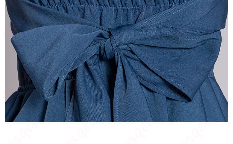 小鳥遊六花のコスプレ衣装 ワンピース背面の蝶の装飾詳細。華やかなデザインが目を引く。