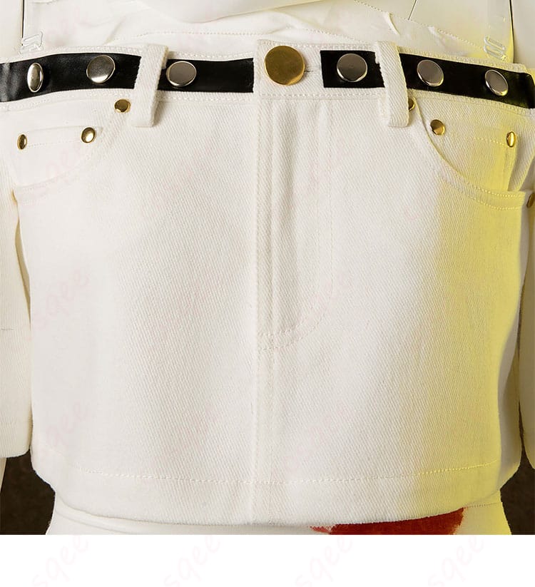 服装上衣の正面装飾の細部。A.B.Aの衣装の上着の装飾に焦点を当てた詳細画像。