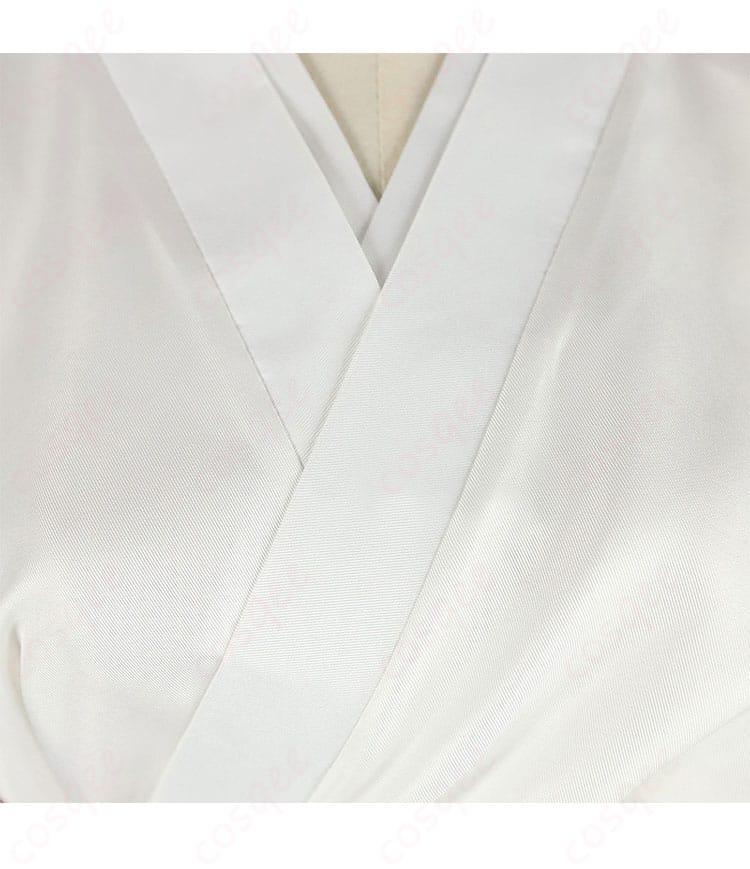 亜也子(あやこ)のコスプレ衣装の美しい領口デザイン。細かい刺繍と華やかな装飾が特徴。