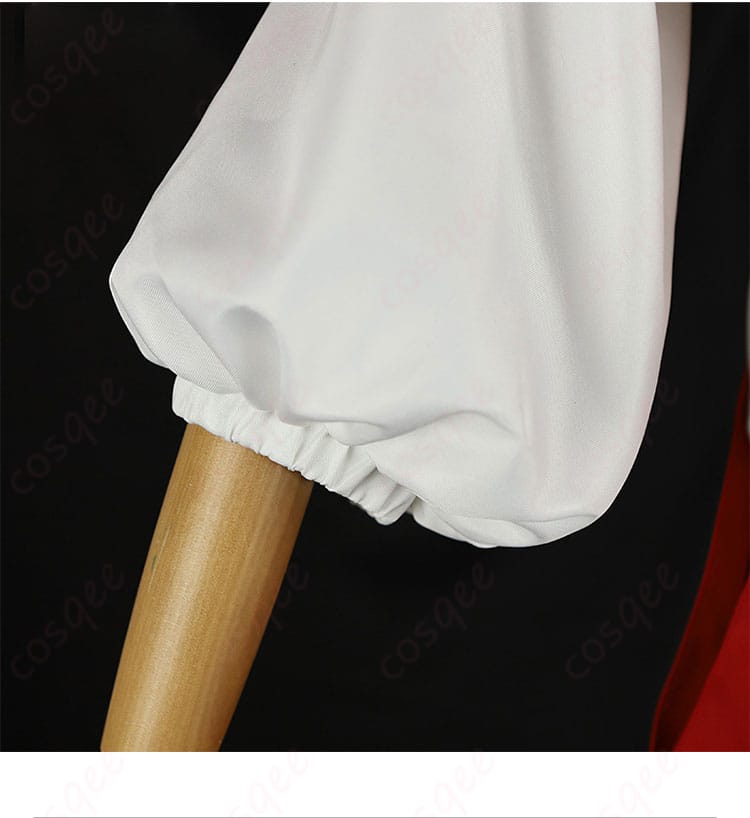 亜也子(あやこ)のコスプレ衣装の袖部分の装飾。美しいディテールが、キャラクターの特徴をしっかり表現。