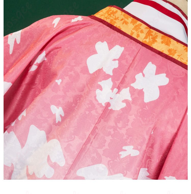 朝武芳乃 巫女姫様 コスプレ衣装の背面装飾の詳細画像。精緻な仕上がりが目を引く。