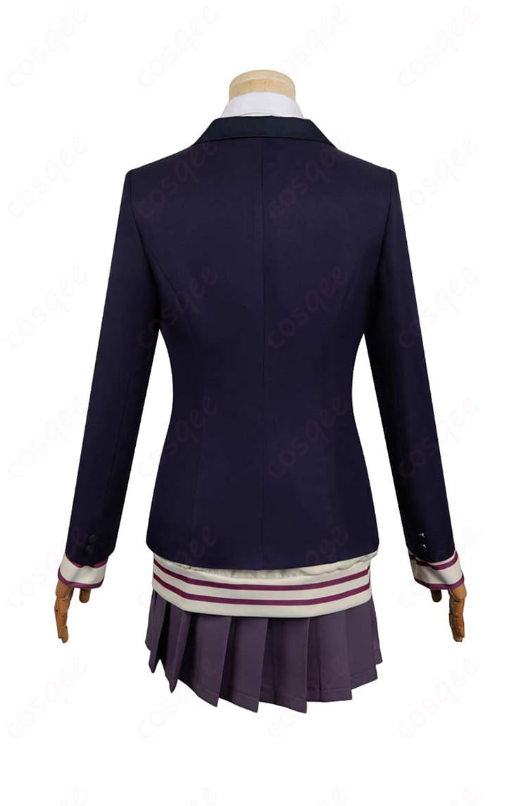 白鳥愛羅のコスプレ衣装背面、バックデザインのディテールも完璧に再現