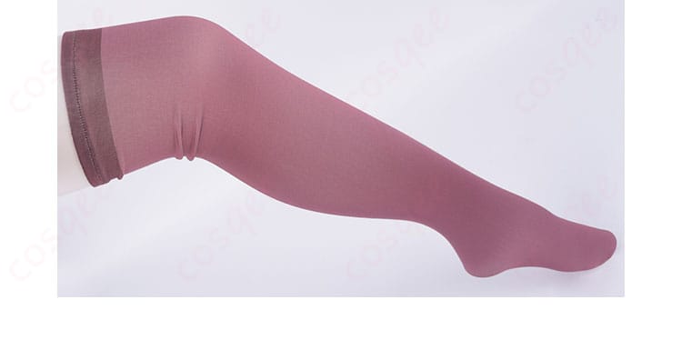 ゆんゆん コスプレ衣装の脚部の装飾。レースアップとストッキングのデザインが魅力的です。