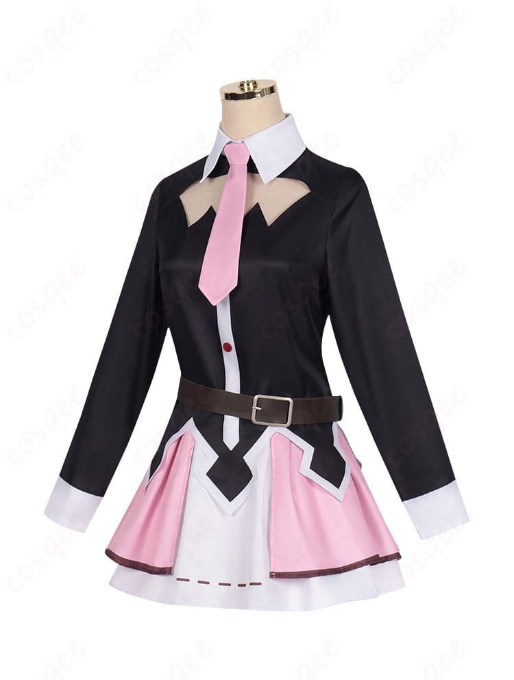 ゆんゆん コスプレ衣装の側面図。スカートのフリルや細部の仕上がりが見て取れます。