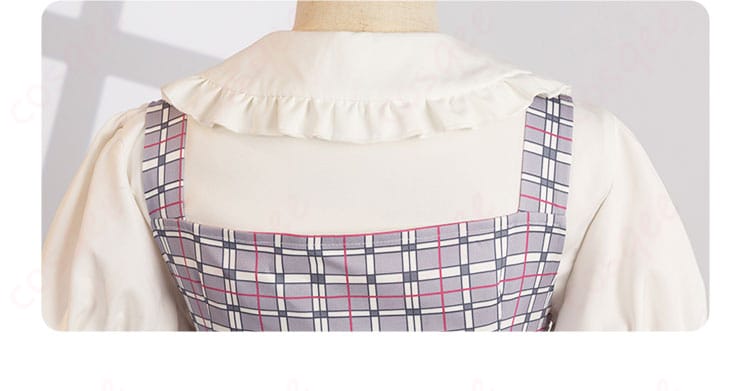 服装背面装飾の詳細 - 本庄真奈美と神崎愛実のコスプレ衣装の背面装飾画像。