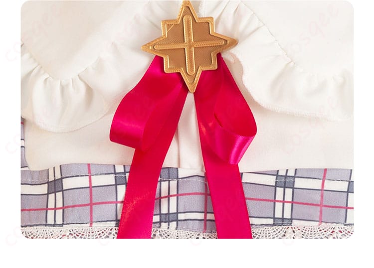 領結装飾の詳細 - 真愛の百合は赤く染まる衣装の領結装飾部分をアップで表示。