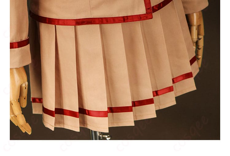 天野いちごコスプレ衣装のスカート装飾の詳細。美しいラインと細部のデザインが際立つ。