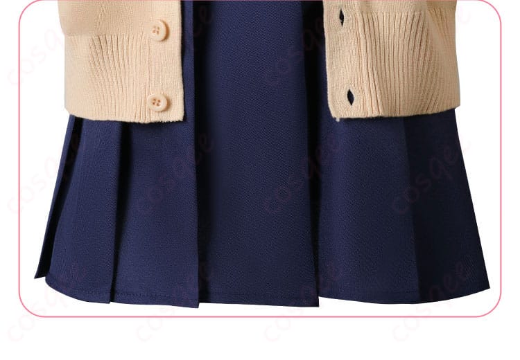 衣裾装飾の詳細。衣装の裾部分のデザインが特徴的で、全体のバランスを整えます。