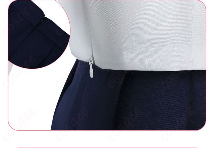 衣装のチェーン装飾の詳細。装飾チェーンがコスプレ衣装の魅力を一層引き立てます。