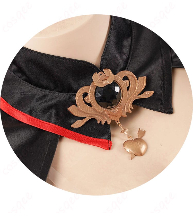 襟飾りの装飾細部。魔法少女コスプレ衣装の特徴的な襟飾りのデザイン。