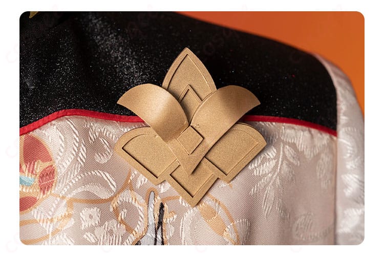 風早巽 コスプレ衣装 宝相華衣装の肩部分の装飾細部。高級感ある素材と精緻な仕上げ。