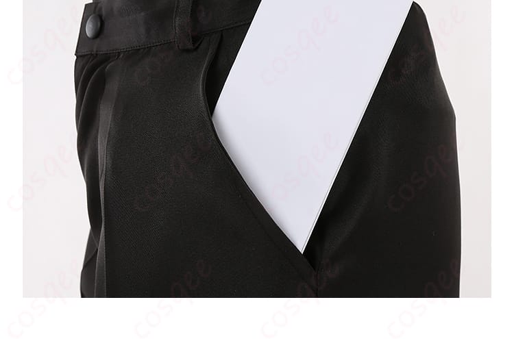 コスプレ衣装のパンツのポケット部分、ディテールにこだわった装飾。