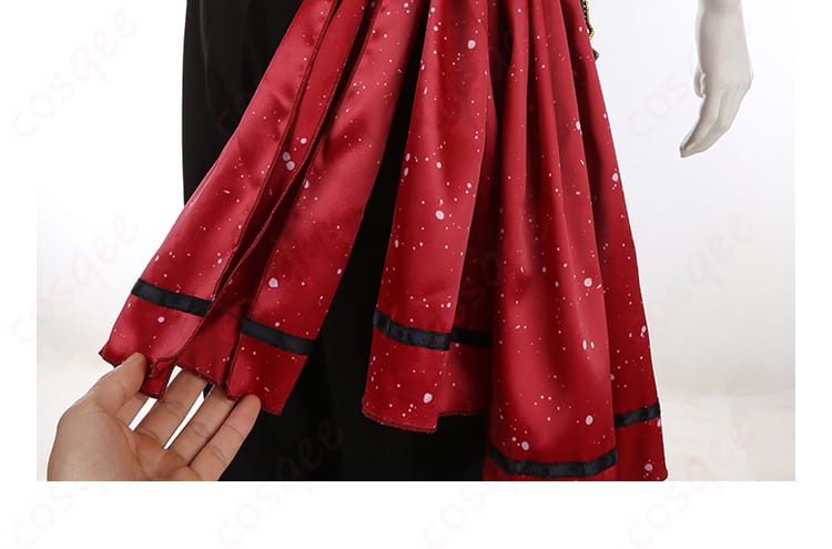 衣裾装飾の細部画像。衣更真緒のTrickstar衣装の魅力的なデザインが見て取れます。