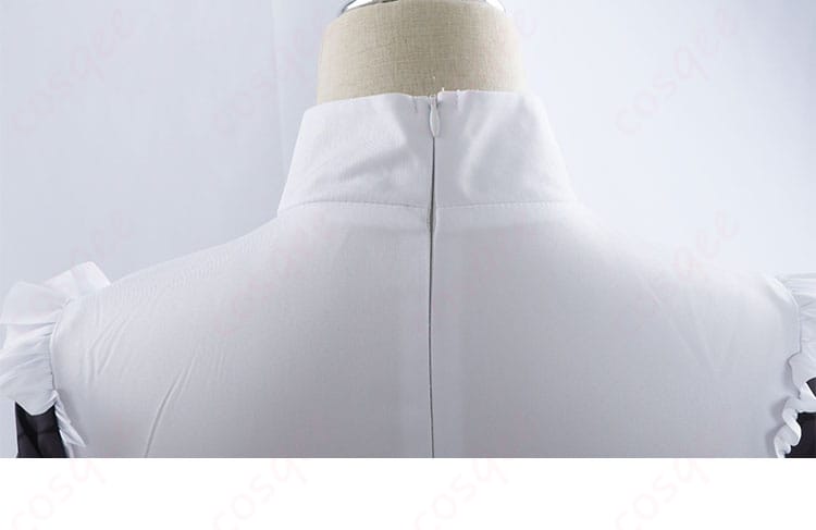 一伊那尓栖のコスプレ衣装、衣チェーンの細部、リアルな装飾を強調。