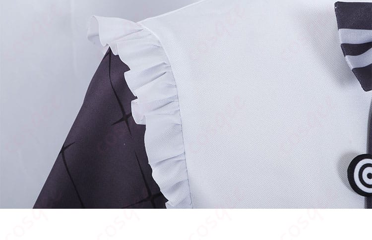 コスプレ衣装の肩袖装飾、キャラクターの特徴を忠実に再現した細かなディテール。