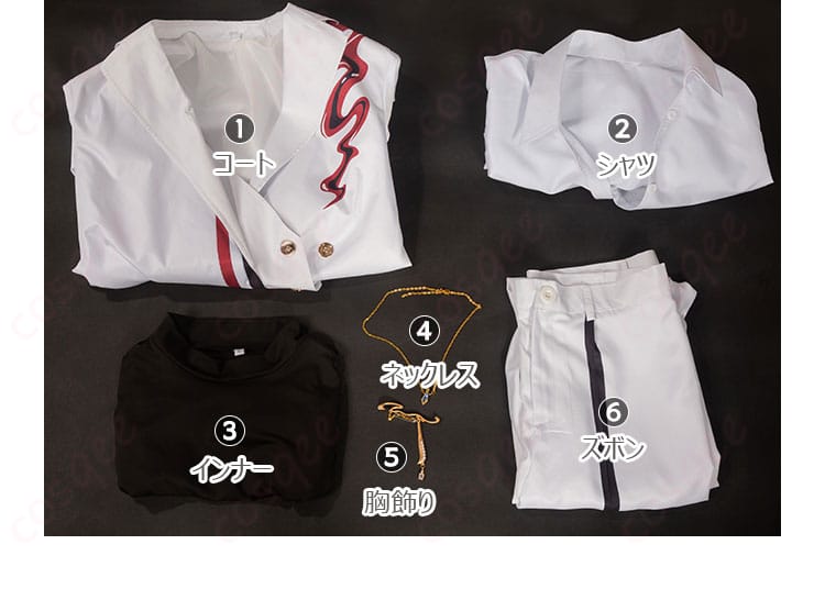 コスプレ衣装のセット内容の全体写真。コート、シャツ、ネックレスなど。