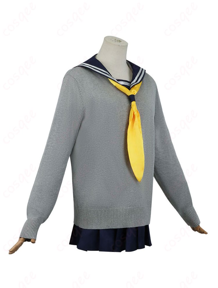 虎視餡子 コスプレ衣装の右側から撮影した写真。衣装全体のシルエットとディテールがよくわかります。