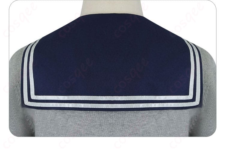 虎視餡子 コスプレ衣装の披肩部分のデザイン。豪華な装飾が特徴的です。