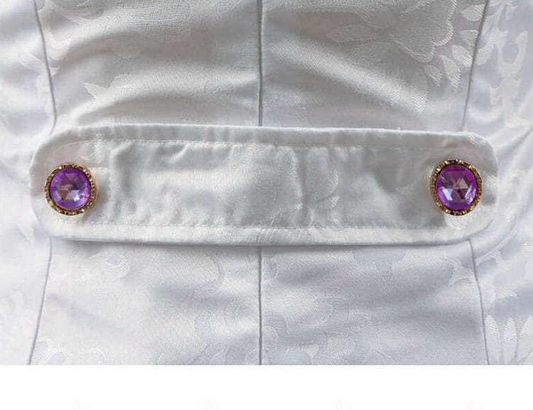 商品背面のディテール。コスプレ衣装の背面部分のデザインが細部まで鮮明に描かれています。