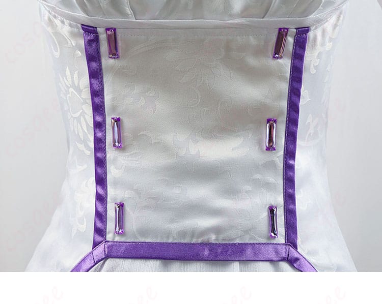 腹部の装飾ディテール。エミリアの衣装に施された繊細な装飾が際立っています。