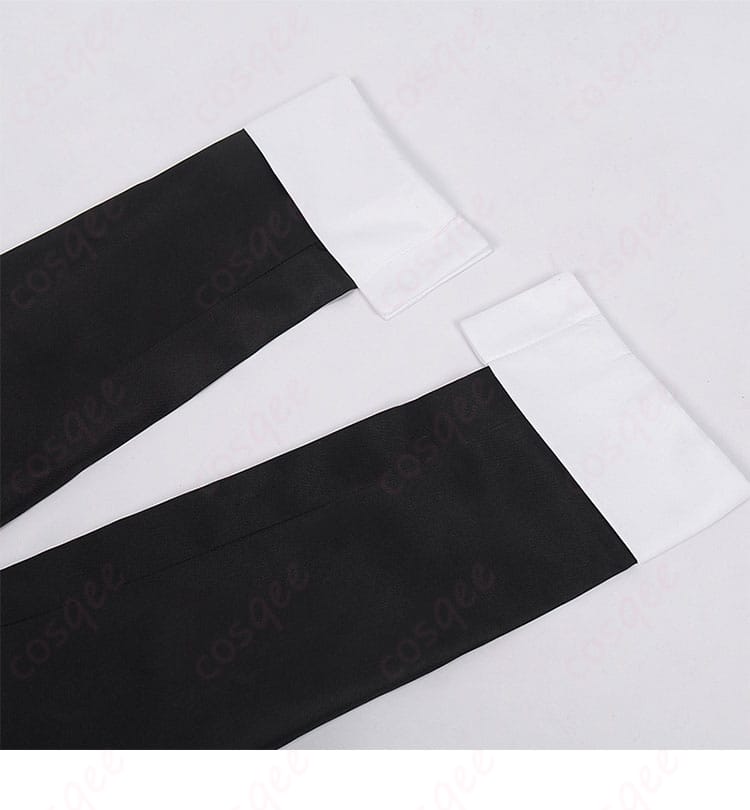 コスプレ衣装の袖部分のディテール。日奈森あむの制服スタイルを引き立てる袖の仕上げ。