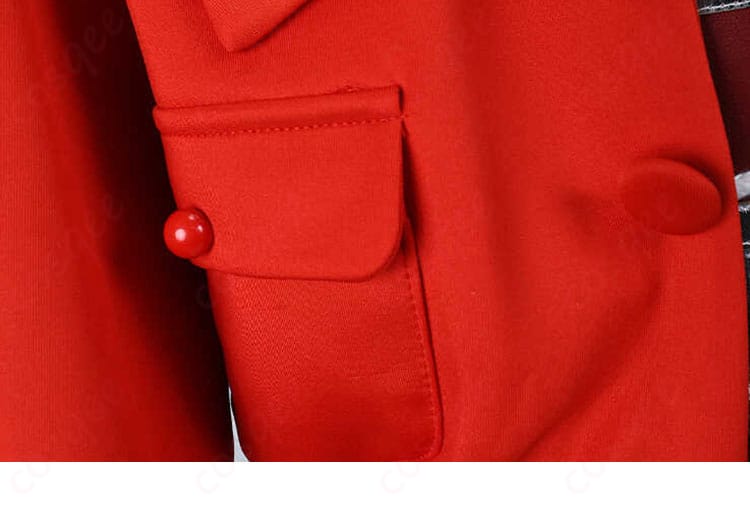 高品質な刺繍と美しいデザインが施された襟のアップ画像。