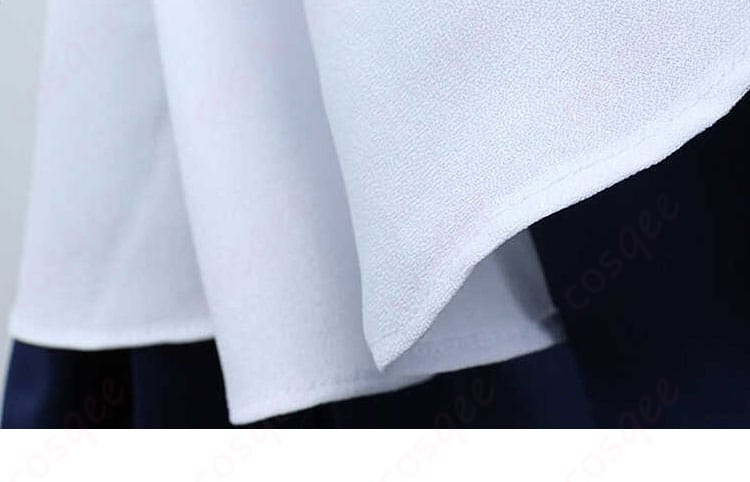 左側腿部の装飾に焦点を当てた詳細画像。コスプレ衣装の魅力が満載。