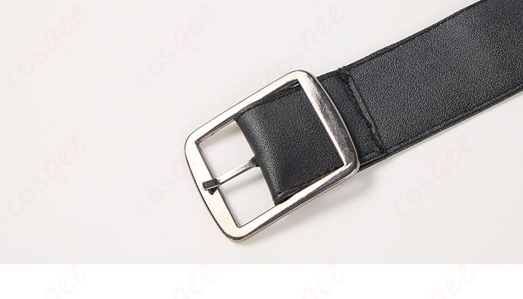 コスプレ衣装のベルト装飾詳細