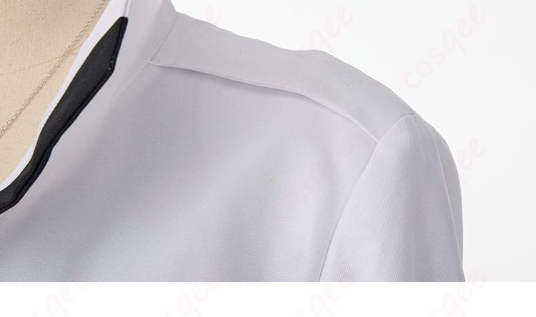 コスプレ衣装の肩部分の装飾詳細