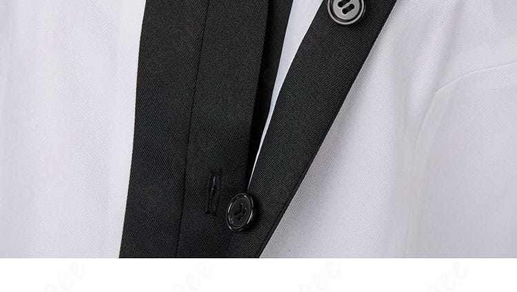 グレイ・フルバスターのコスプレ衣装のボタンディテール