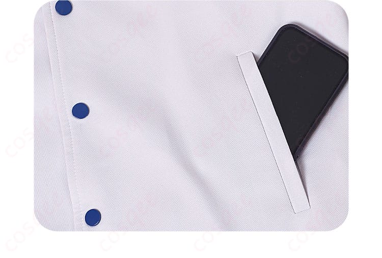 傭兵コスプレ衣装のポケット部分のディテール、実用性とデザイン性を兼ね備えた仕上がり。