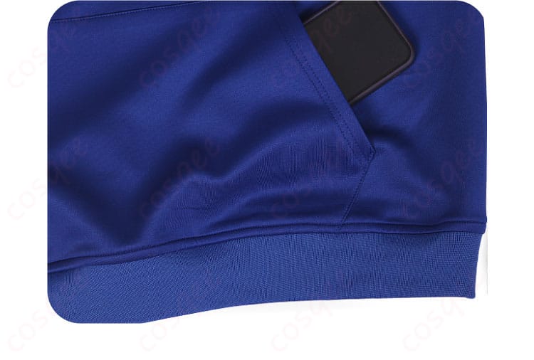 コスプレ衣装のスウェットシャツ部分のディテール、キャラクターらしいデザイン。