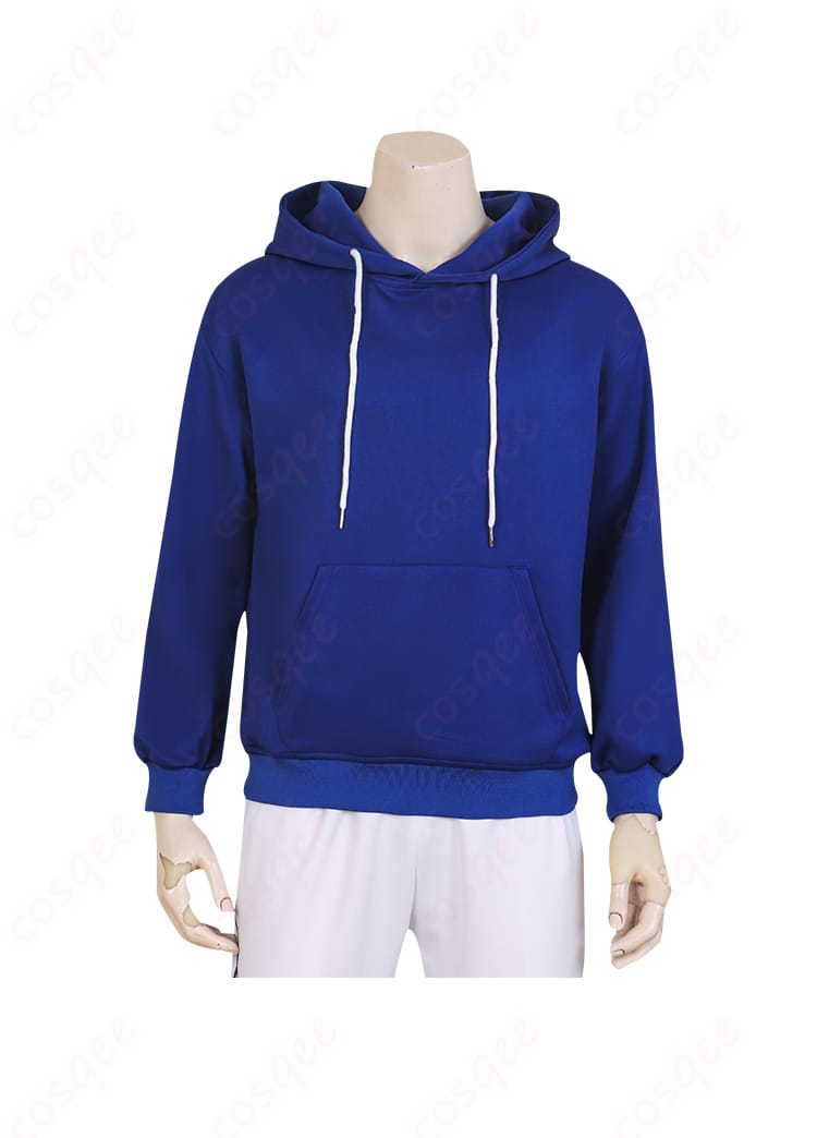 コスプレ衣装の内側にあるスウェットシャツのディテール、キャラクター感を強調。