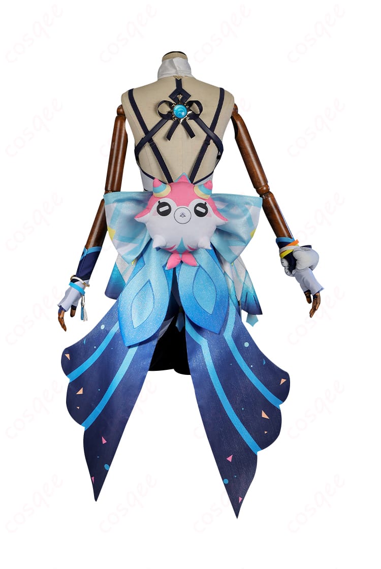 ムアラニ コスプレ衣装の背面、背部装飾を強調