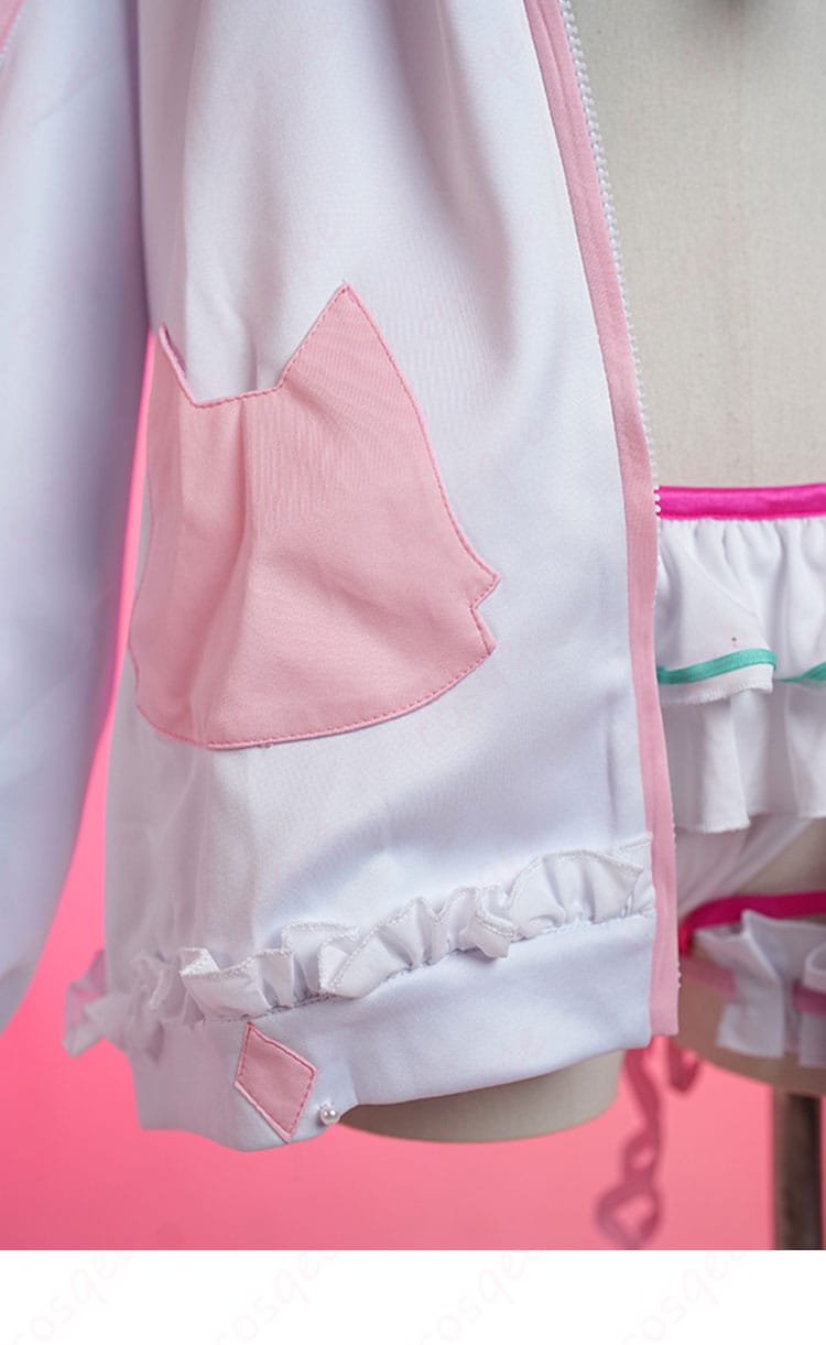 衣裾袖カフス装飾、こだわりのディテールをアップで紹介。