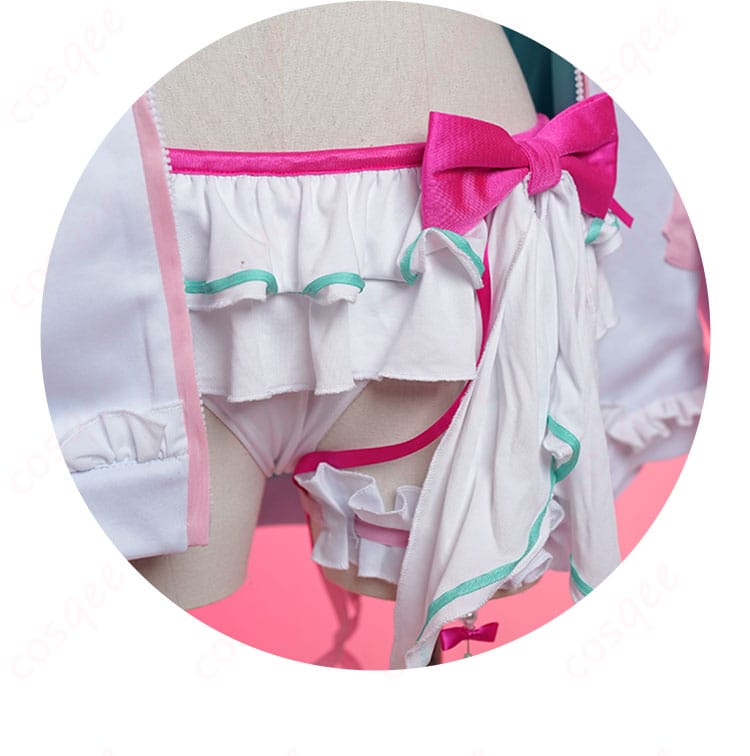 パーカー水着衣装のパンツ部分の装飾、細部の仕上げ。