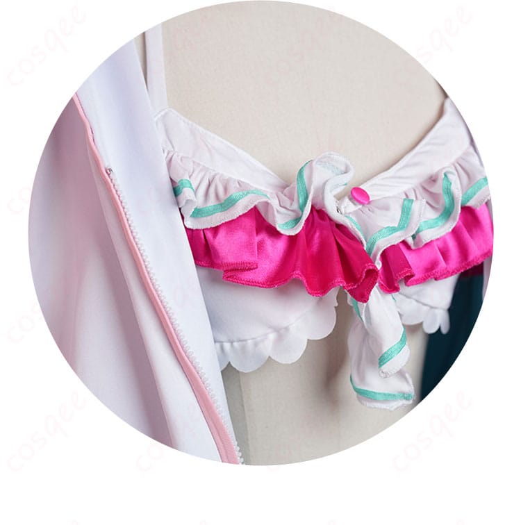 パーカー水着衣装の上衣部分の装飾、細部までこだわりのデザイン。