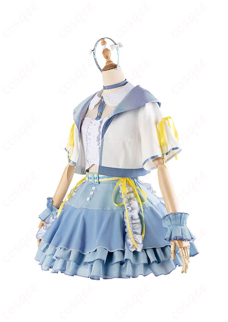 藤田ことねのコスプレ衣装の側面、丁寧に作られたディテールが際立つ。