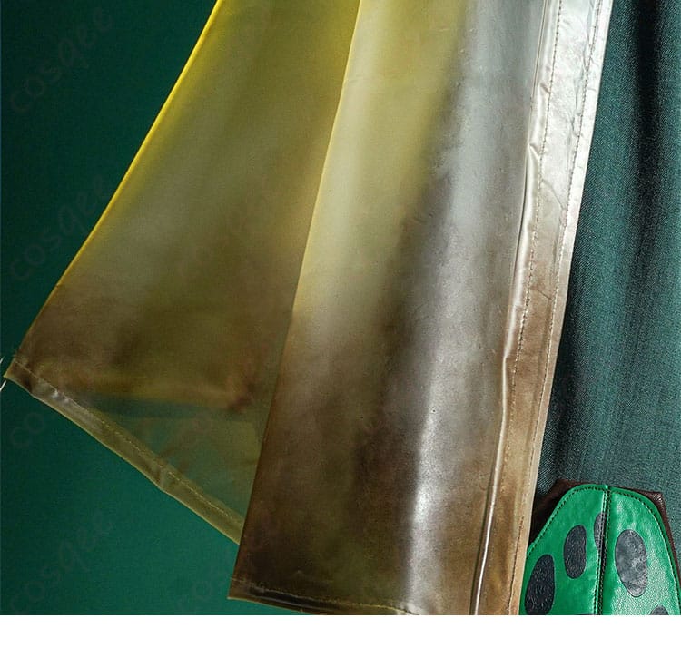 墓守コスプレ衣装の衣裾部分の装飾。衣装の細部にまでこだわりを感じる。