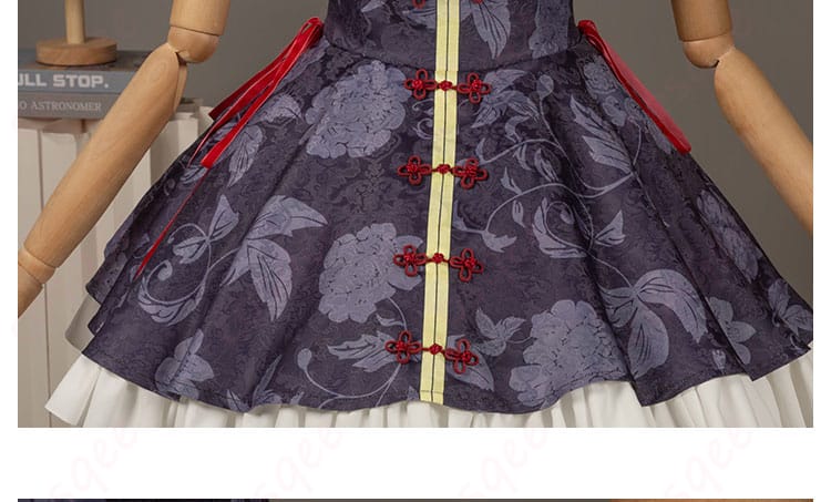 クルル・ツェペシ衣装のスカート装飾の細部。美しい赤いリボンと装飾が特徴。