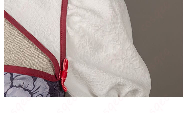 クルル・ツェペシ衣装の衣袖装飾のディテール。精巧なデザインと刺繍。