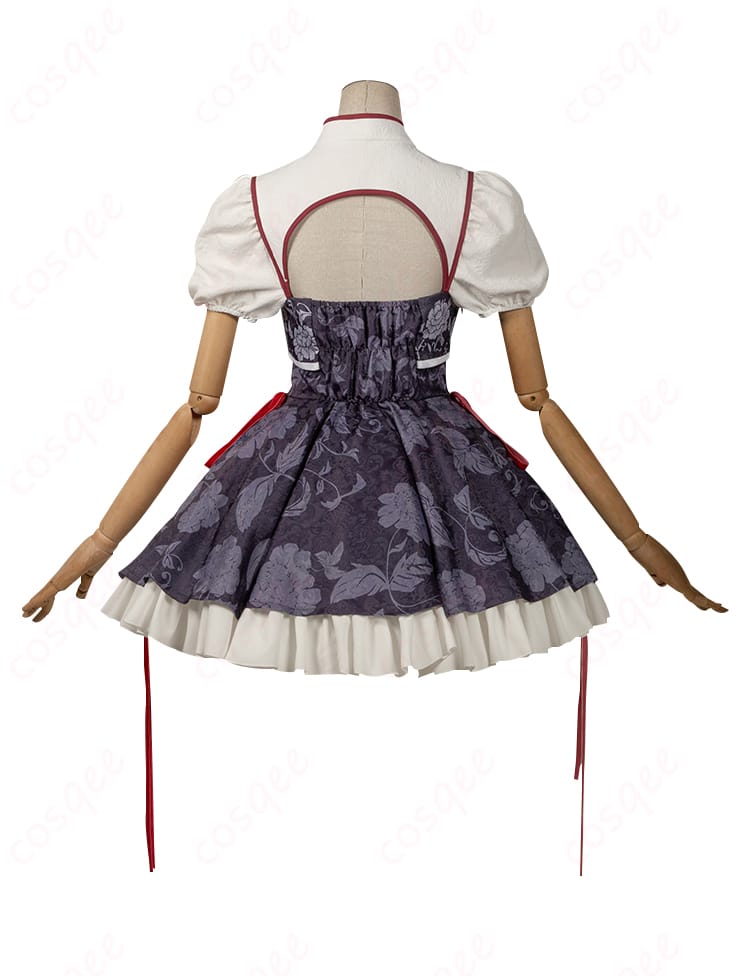 クルル・ツェペシのコスプレ衣装背面のデザイン。リアルな刺繍と装飾。