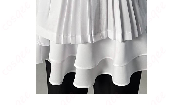 シャツの裾部分のディテール。着用時の快適さも重視されたデザインです。